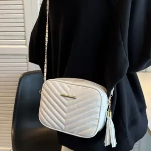 ⁦Mini Tassel & Metal Decor Chevron Quilted Square Bag⁩ - الصورة ⁦6⁩