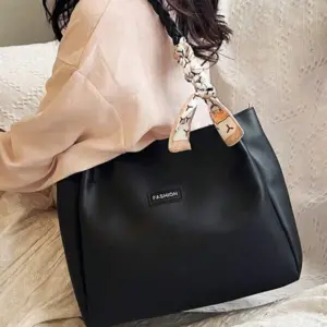 ⁦Letter Patch Shoulder Tote Bag Black Twilly Scarf Decor Double Handle For Work⁩ - الصورة ⁦6⁩