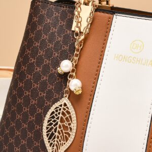 ⁦Fashionable Geometric Pattern Color Blocking Handbag With Pendant⁩ - الصورة ⁦5⁩
