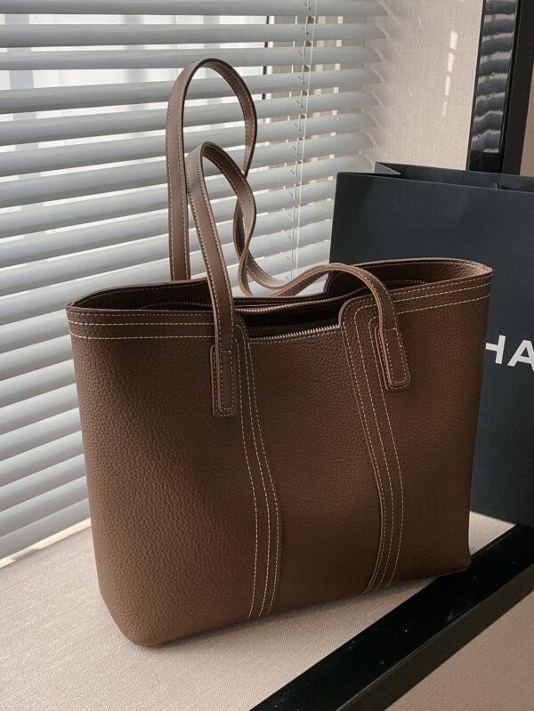 ⁦Minimalist Shoulder Tote Bag, Mothers Day Gift For Mom⁩ - الصورة ⁦3⁩