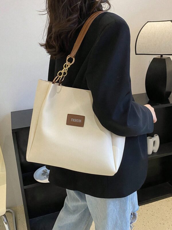 ⁦Small Shoulder Tote Bag Letter Patch Decor⁩ - الصورة ⁦2⁩